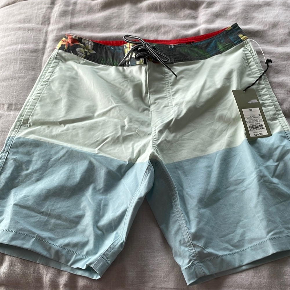 Good fellow & Co brand men’s 30 swim trunks board shorts, NWT